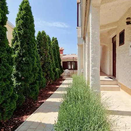 Regi Apartment