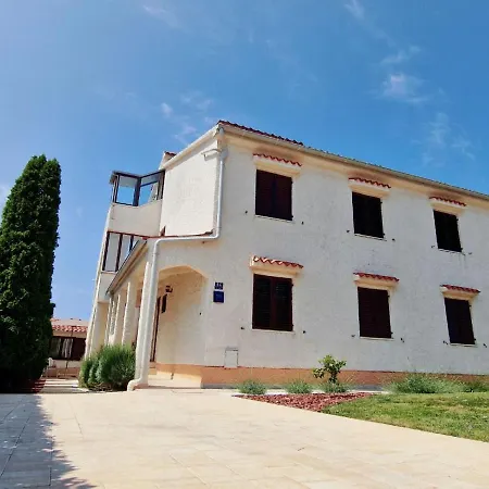 Διαμέρισμα Regi *